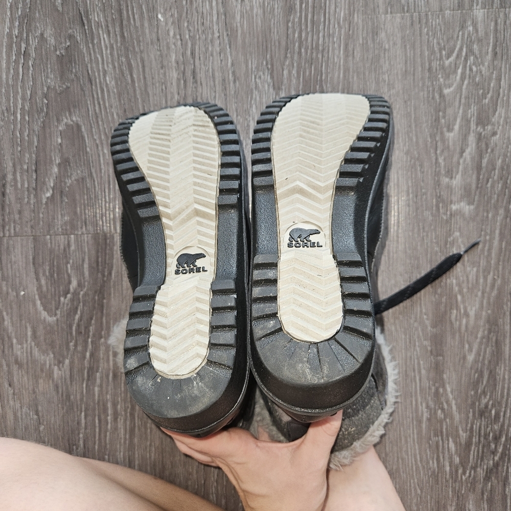 Sorel Grey Boots - Picture 3 of 6